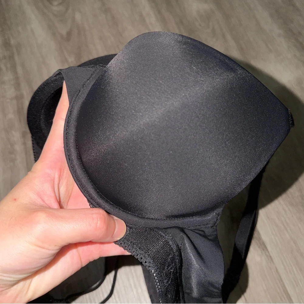 Victoria’s Secret 32B bra